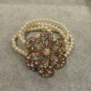 Elegant Pearl and Gold Flower Bracelet